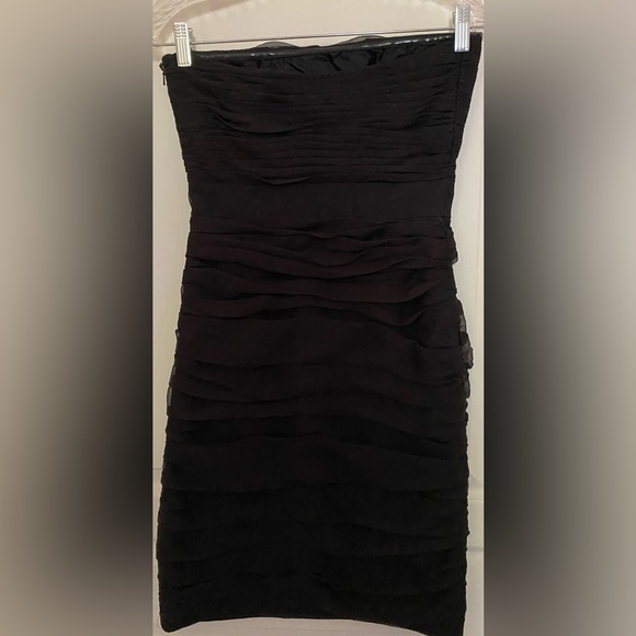 Monique Lhuiller Black Strapless Delicately Ruched Sheath Evening Dress - Picture 3 of 7